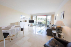 Appartement entièrement équipé de 105 m2 avec vue mer et collines